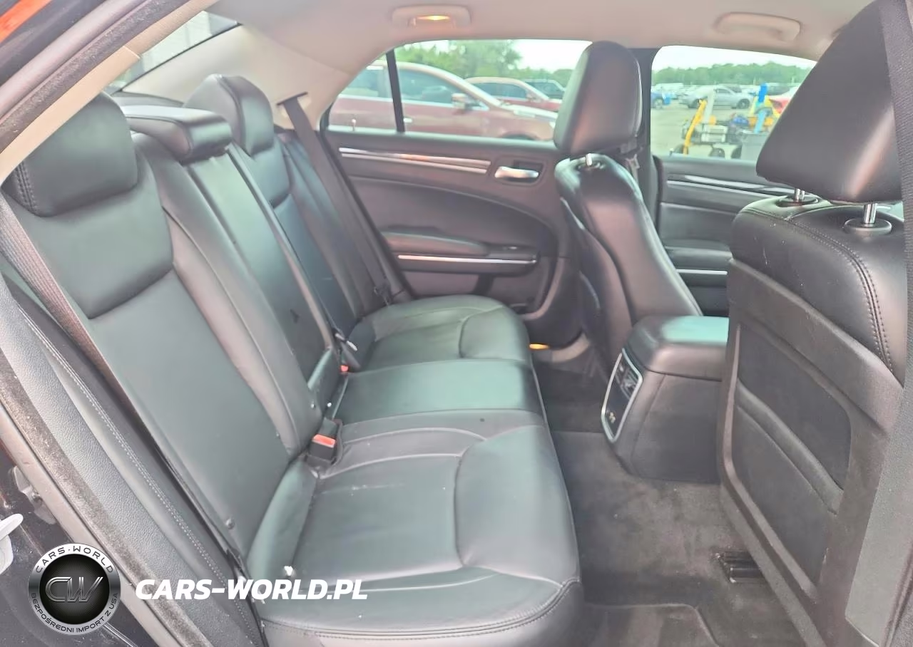 2015 Chrysler 300 Limited VIN:2C3CCAAG3FH742987 - 10
