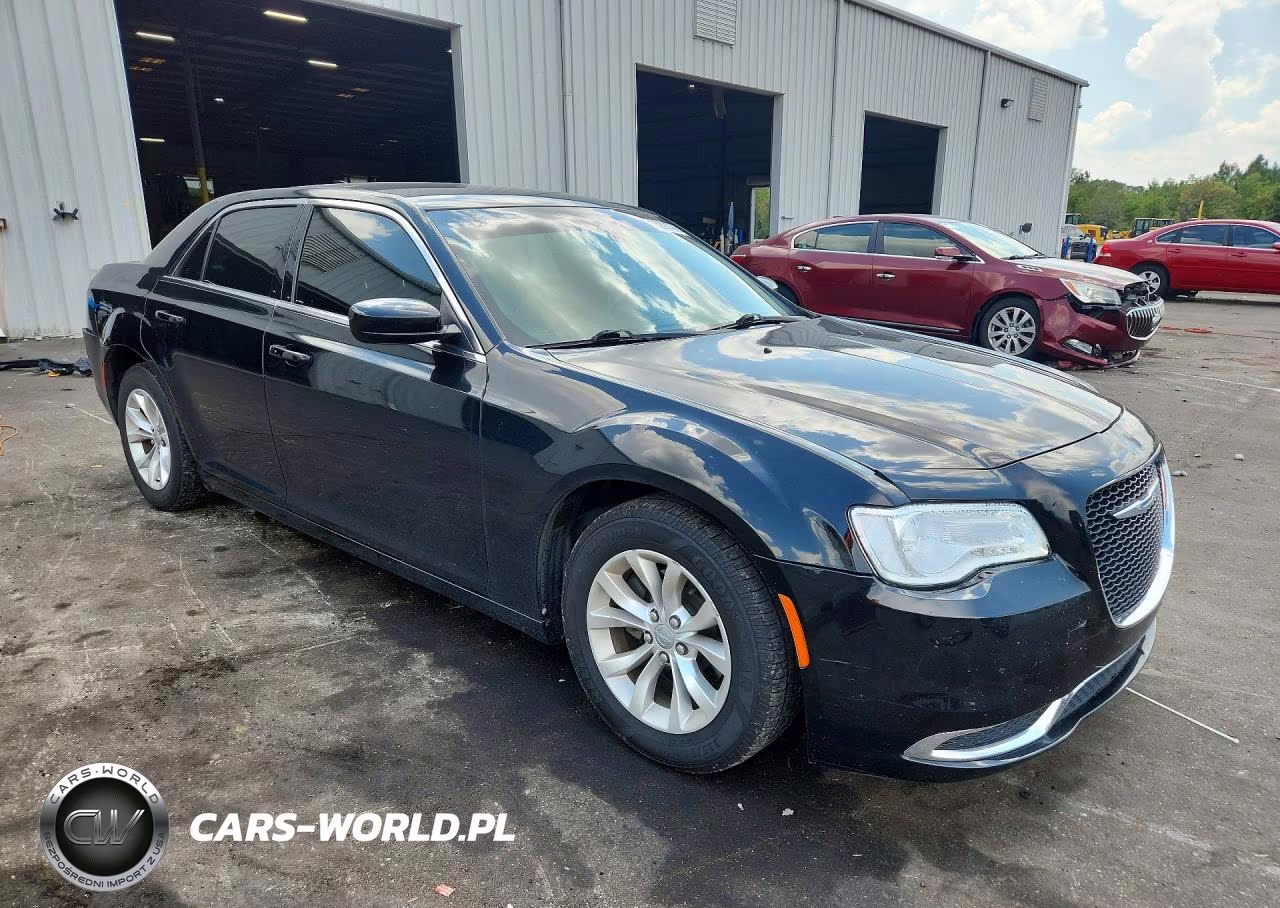 2015 Chrysler 300 Limited VIN:2C3CCAAG3FH742987 - 4
