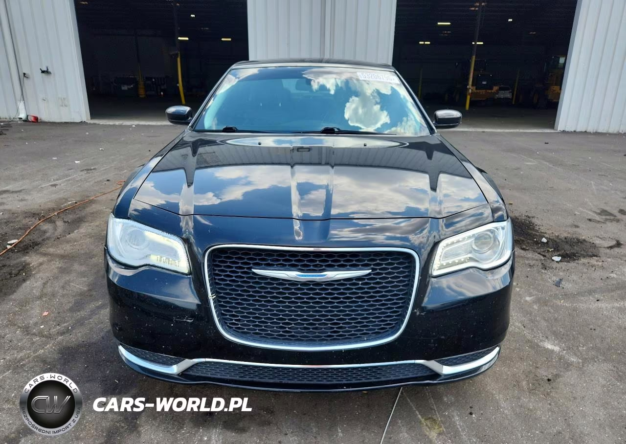 2015 Chrysler 300 Limited VIN:2C3CCAAG3FH742987 - 5