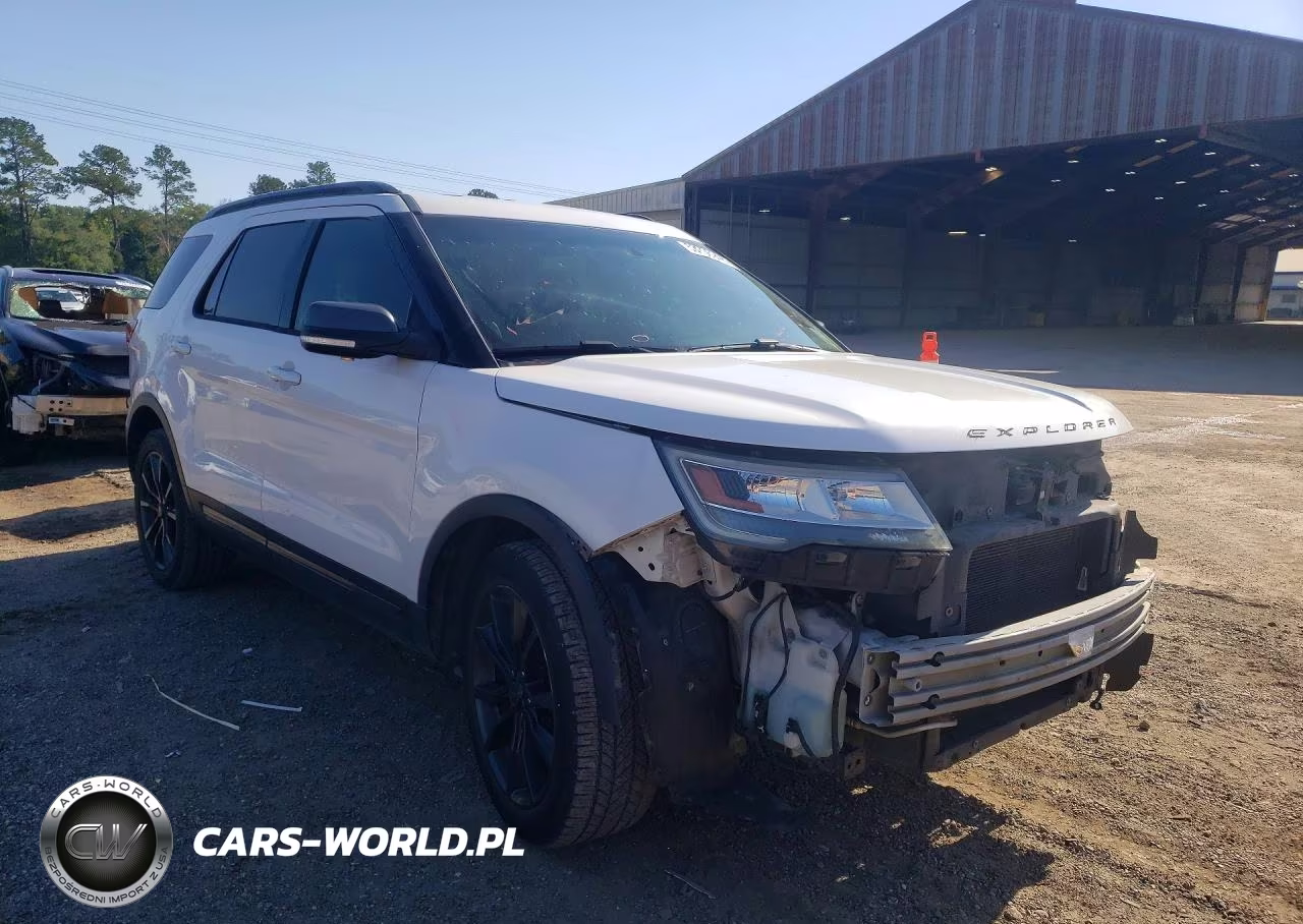 2017 Ford Explorer Xlt VIN:1FM5K7D81HGB50030 - 4