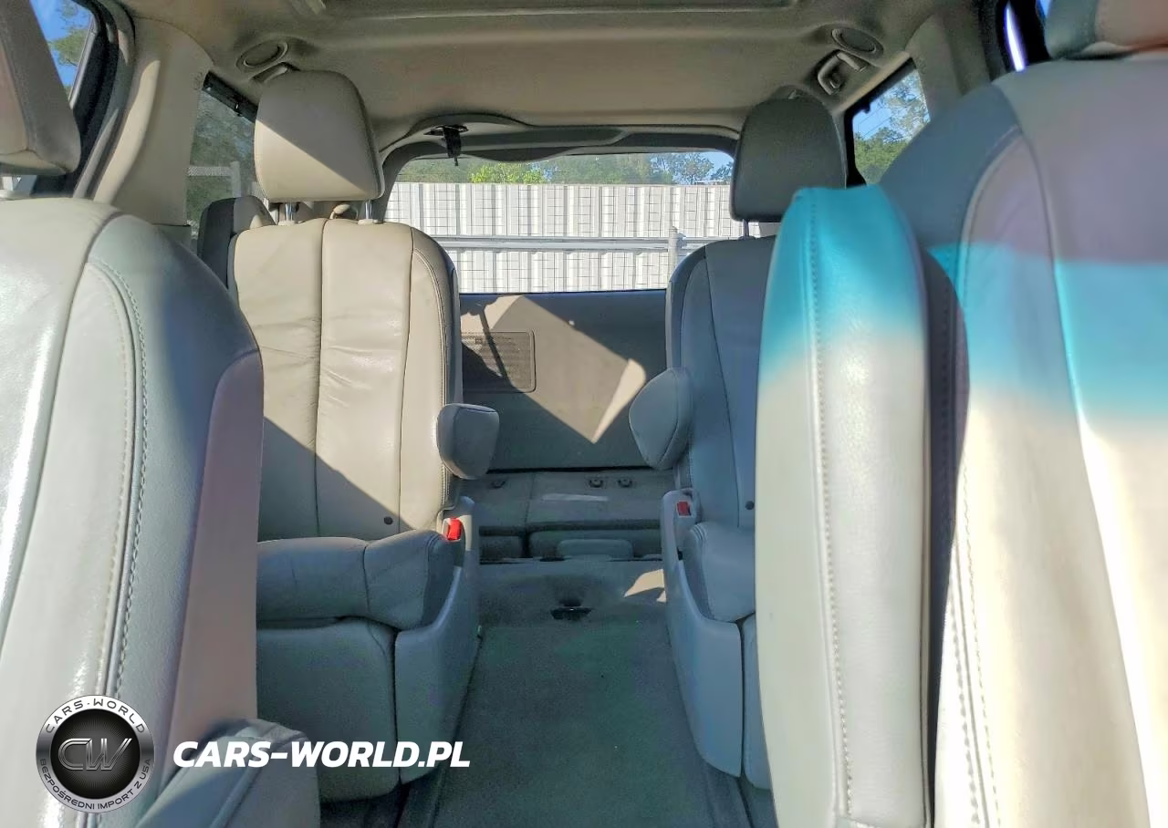 2011 Toyota Sienna Limited 7-Passenger VIN:5TDYK3DC0BS147406 - 10