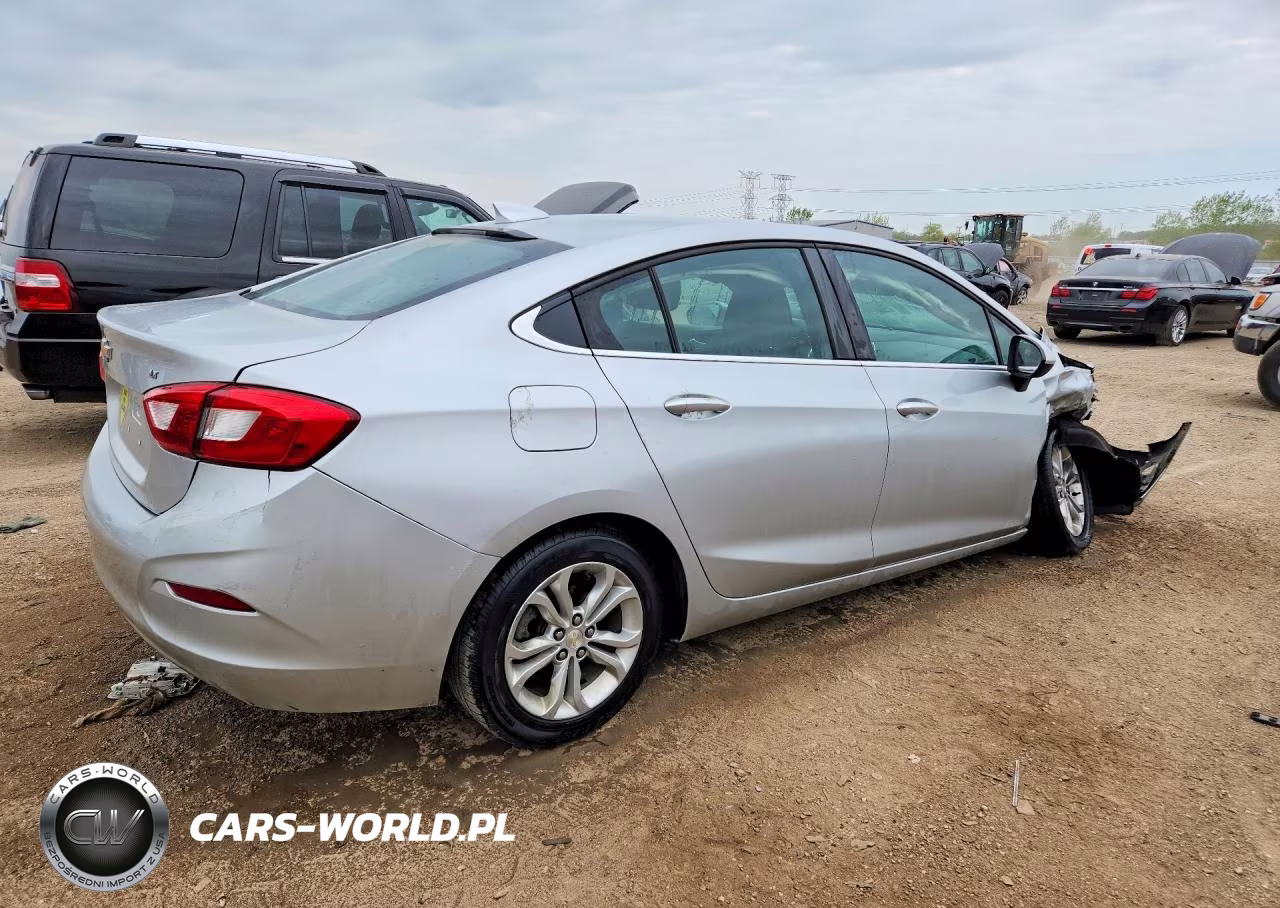 2019 Chevrolet Cruze Lt VIN:1G1BE5SM4K7144161 - 3