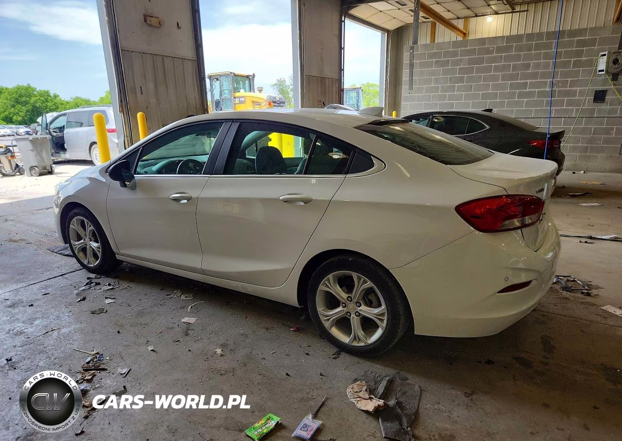 2019 Chevrolet Cruze Premier VIN:1G1BF5SM9K7101559 - 2