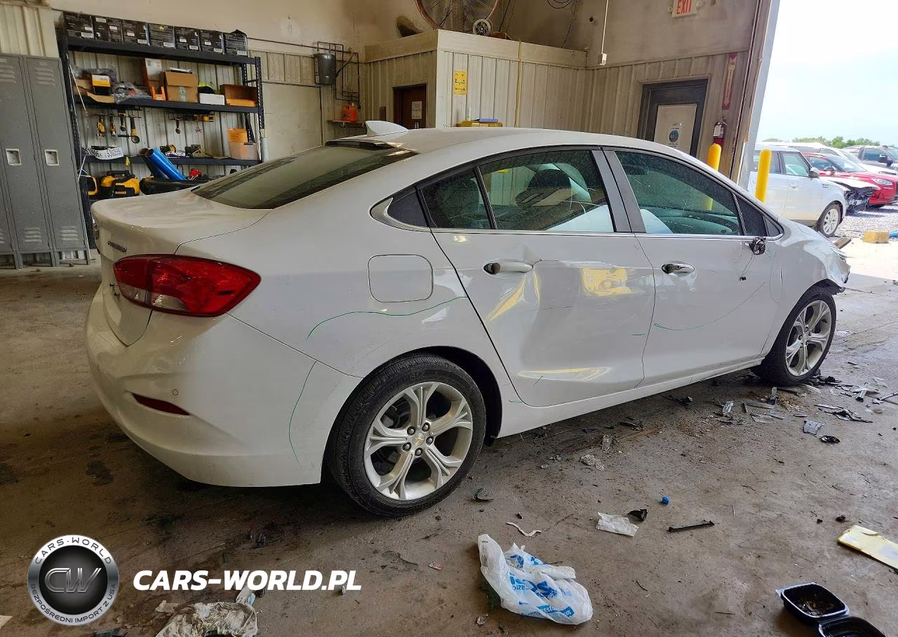 2019 Chevrolet Cruze Premier VIN:1G1BF5SM9K7101559 - 3