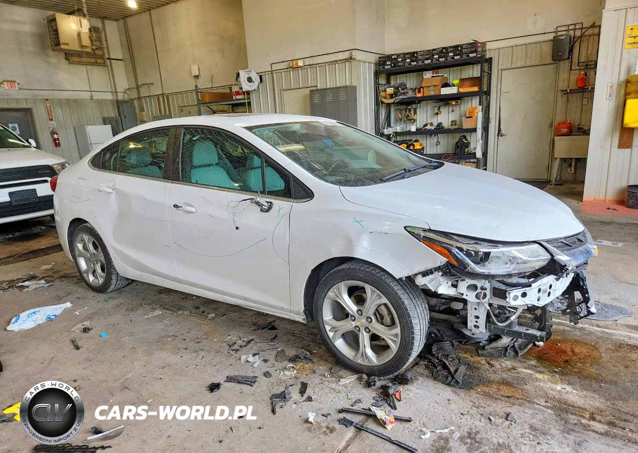 2019 Chevrolet Cruze Premier VIN:1G1BF5SM9K7101559 - 4
