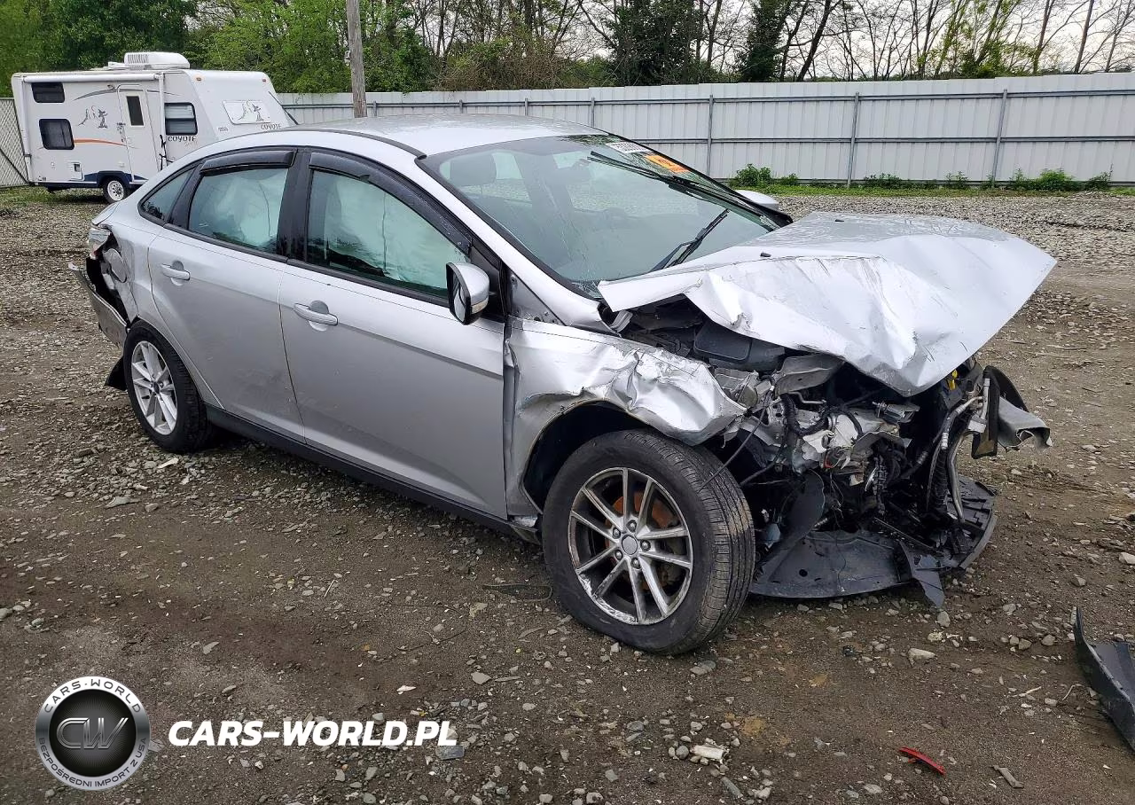 2017 Ford Focus Se VIN:1FADP3F2XHL250725 - 4