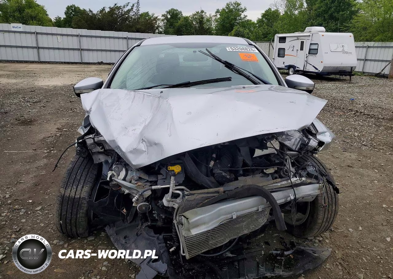 2017 Ford Focus Se VIN:1FADP3F2XHL250725 - 5