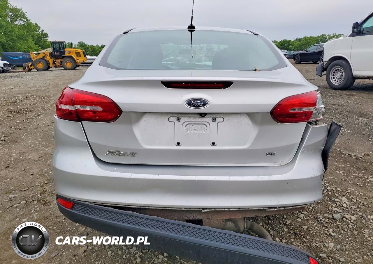2017 Ford Focus Se VIN:1FADP3F2XHL250725 - 6