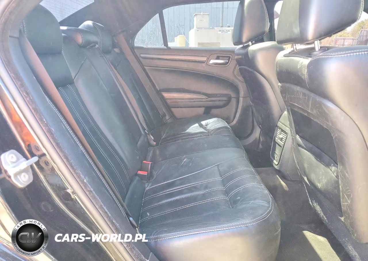 2015 Chrysler 300 S VIN:2C3CCAGG4FH932370 - 10