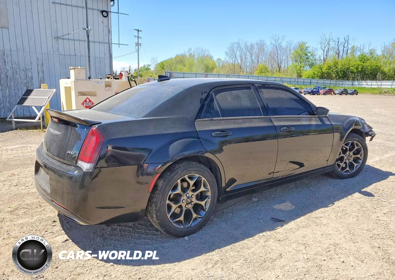 2015 Chrysler 300 S VIN:2C3CCAGG4FH932370 - 3