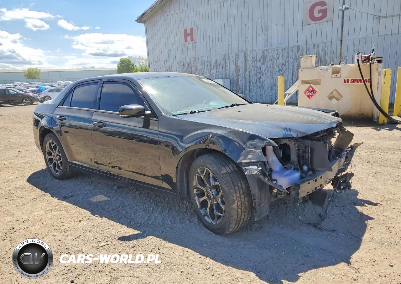 2015 Chrysler 300 S VIN:2C3CCAGG4FH932370 - 4