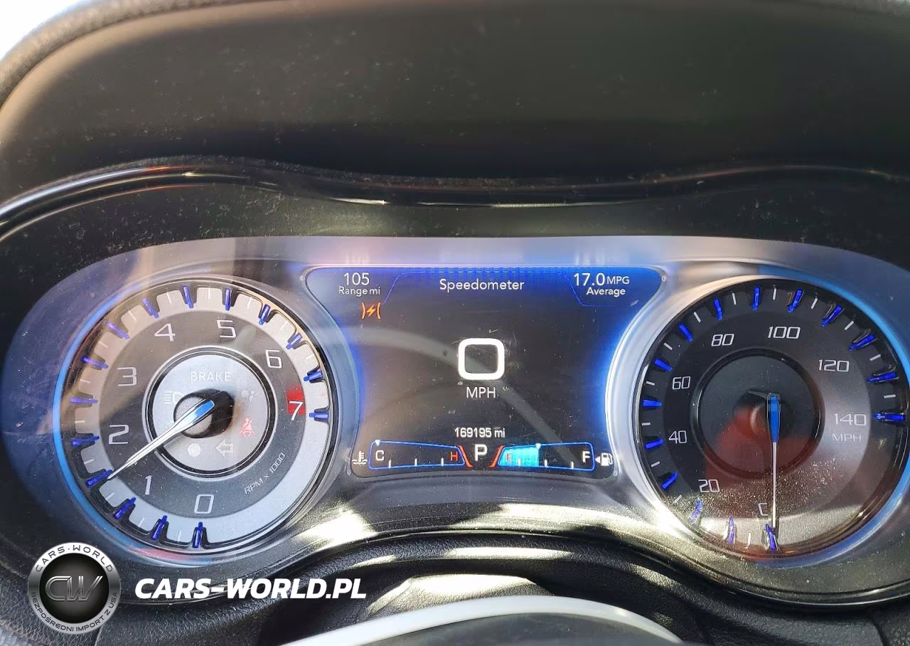 2015 Chrysler 300 S VIN:2C3CCAGG4FH932370 - 9