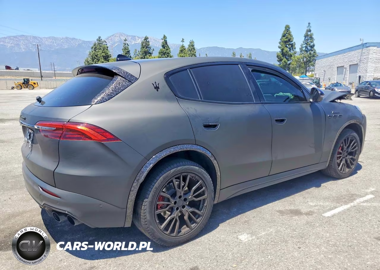 2023 Maserati Grecale Modena VIN:ZN682AVM0P7412921 - 3