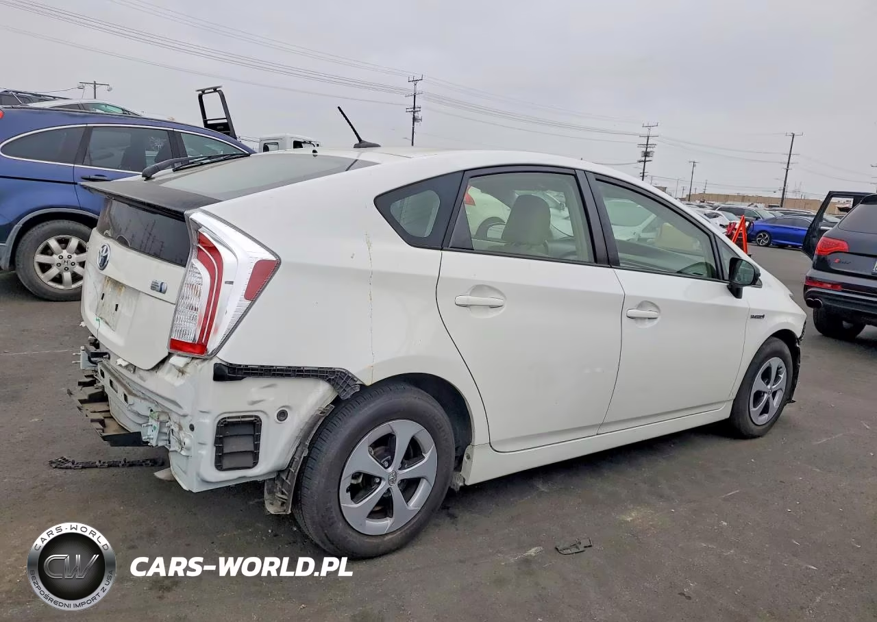 2013 Toyota Prius Four VIN:JTDKN3DU0D5700599 - 3