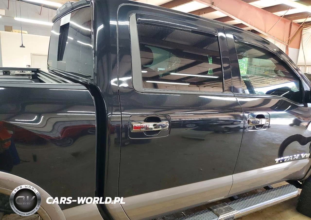 2019 Nissan Titan Platinum Reserve VIN:1N6AA1E50KN526367 - 10