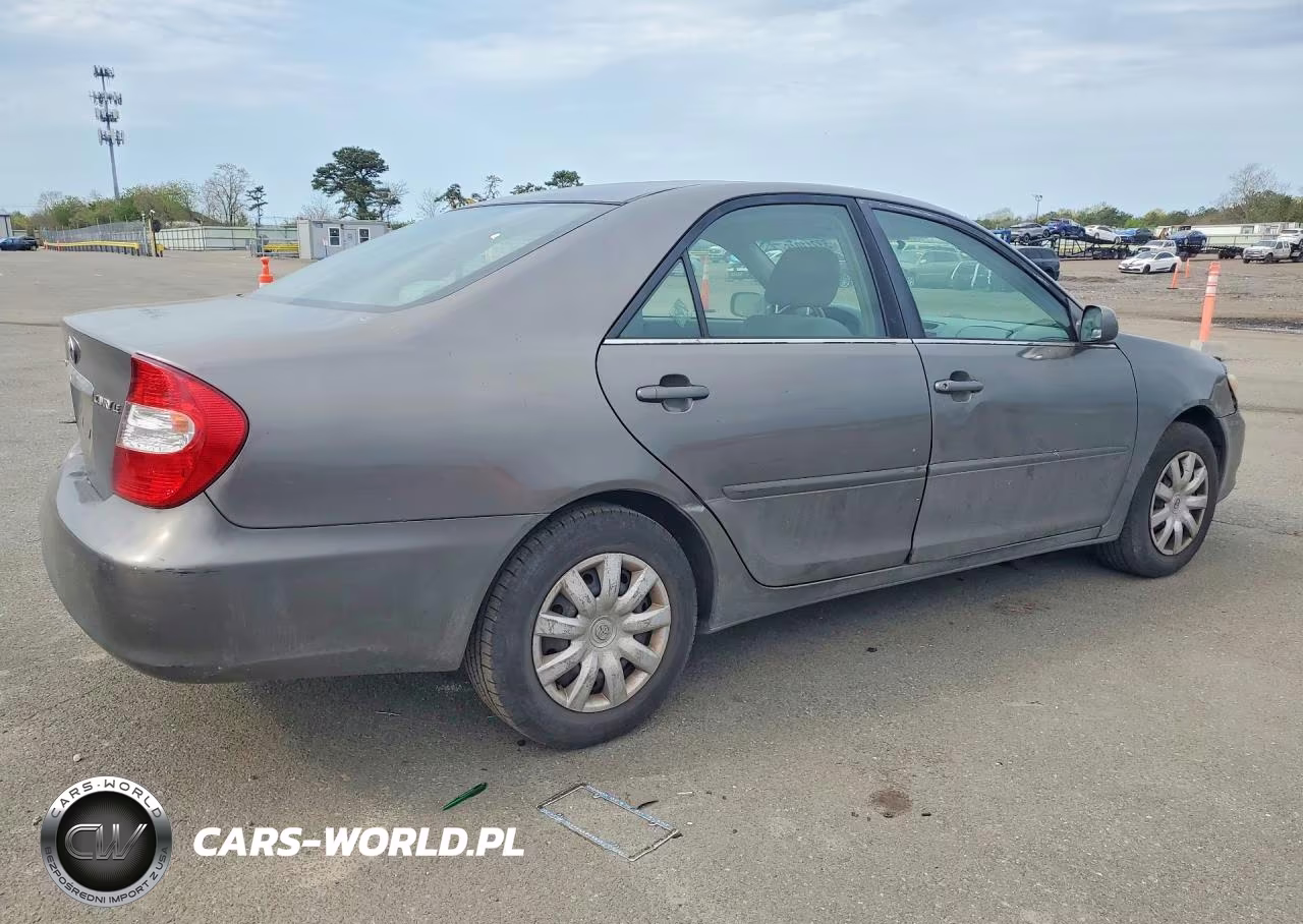 2004 Toyota Camry Le VIN:4T1BE32K14U798447 - 3