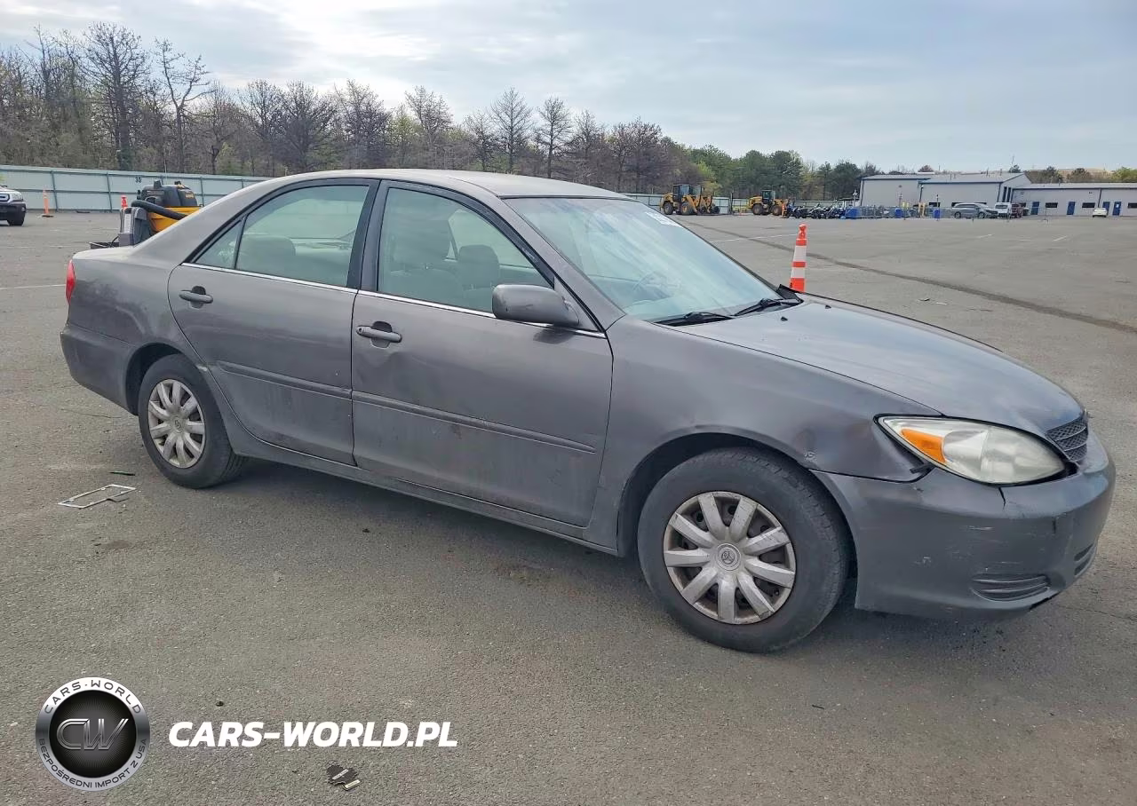 2004 Toyota Camry Le VIN:4T1BE32K14U798447 - 4