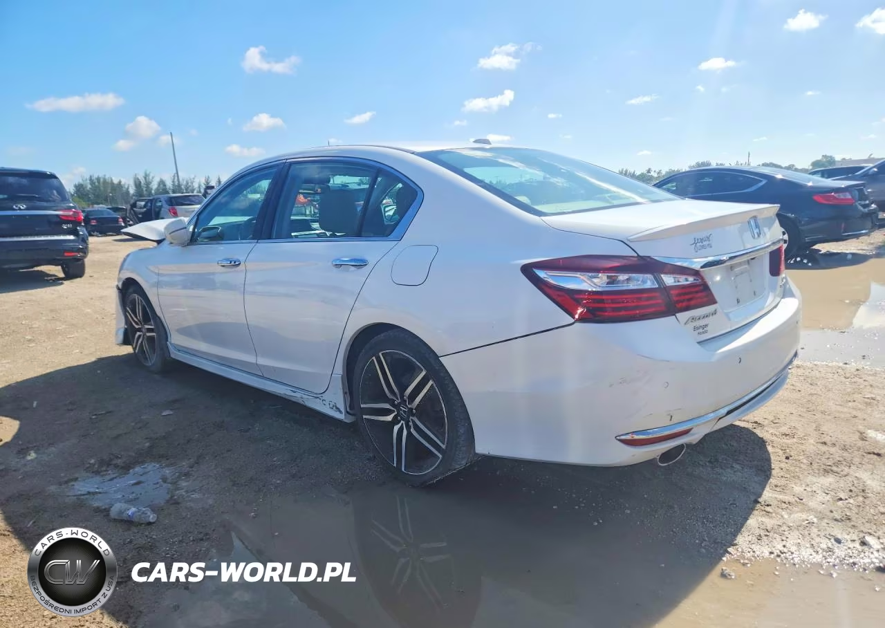 2016 Honda Accord Touring VIN:1HGCR3F98GA018357 - 2