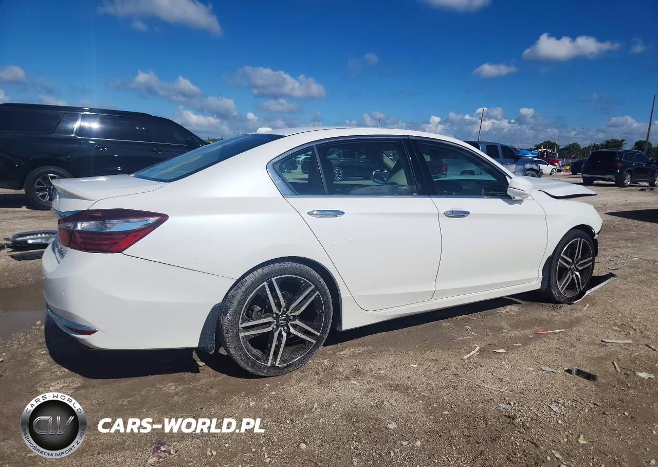 2016 Honda Accord Touring VIN:1HGCR3F98GA018357 - 3