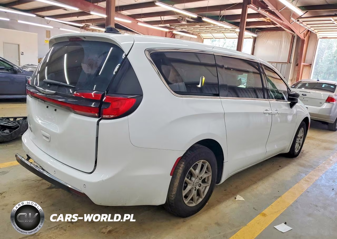2024 Chrysler Pacifica Touring L VIN:2C4RC1BG4RR119137 - 3