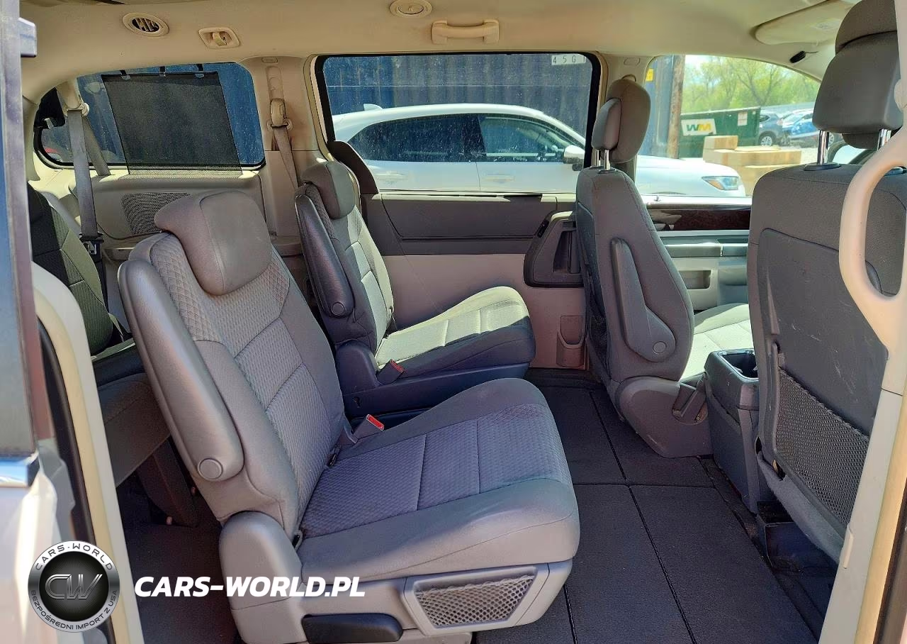 2010 Chrysler Town & Country Touring VIN:2A4RR5DX4AR475038 - 11