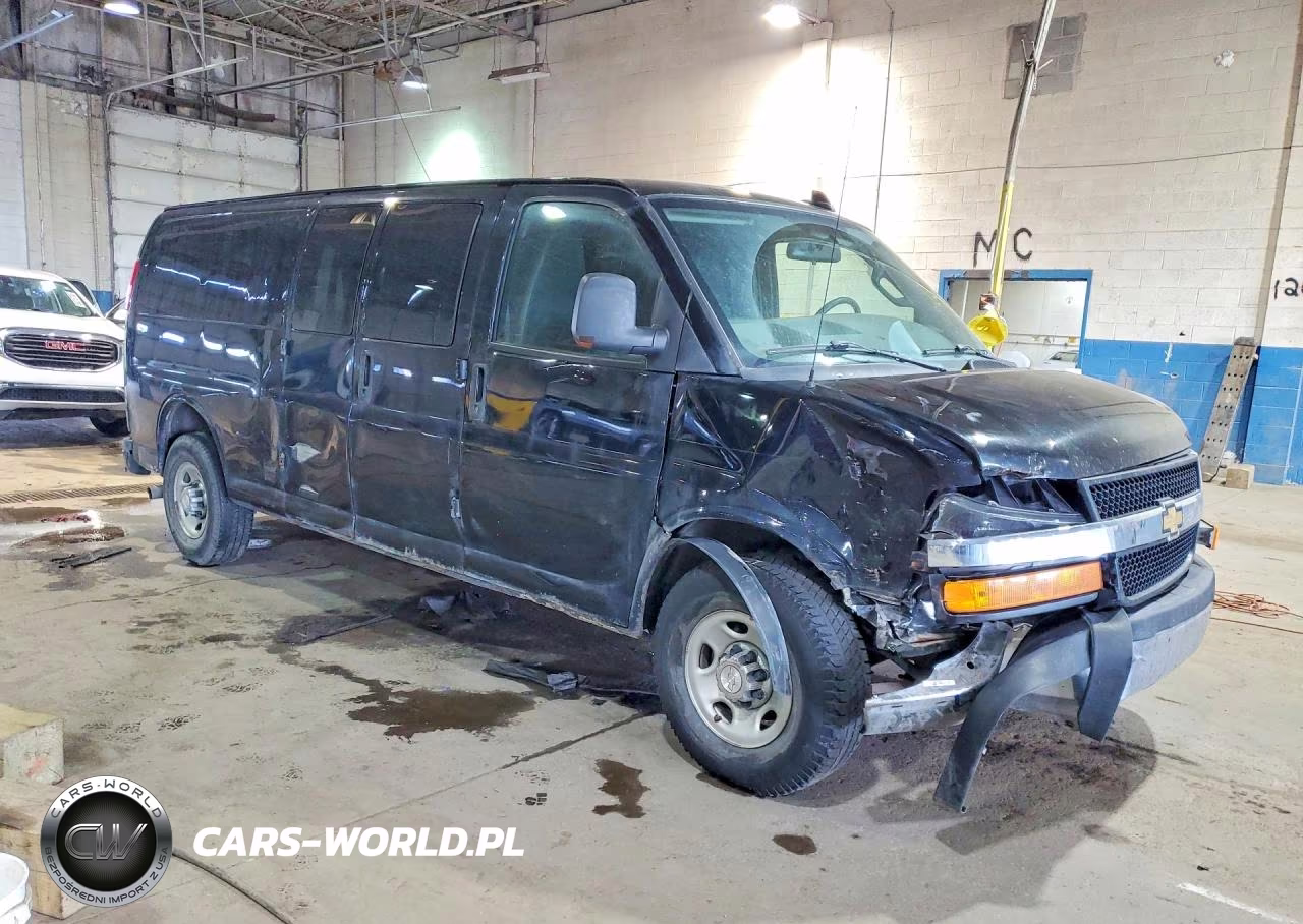 2018 Chevrolet Express 2500 Cargo Ext Delivery Van VIN:1GCWGBFG7J1261840 - 4