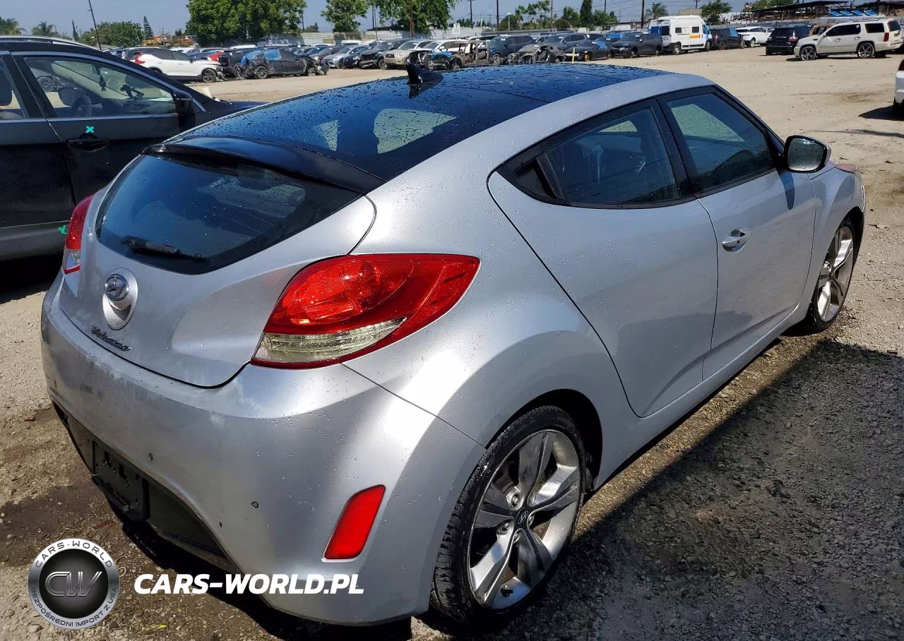 2013 Hyundai Veloster Base VIN:KMHTC6AD8DU108255 - 3