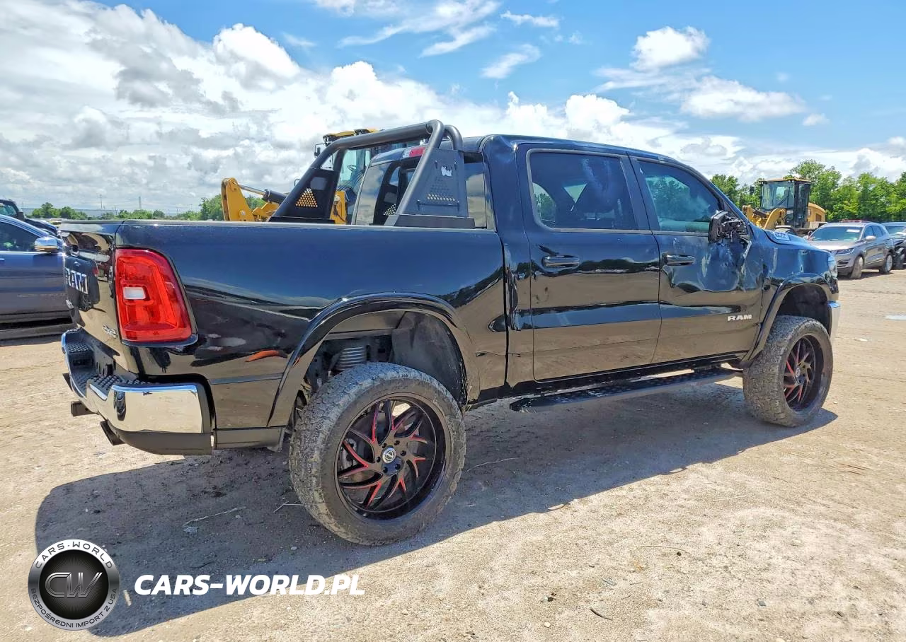 2026 Ram 1500 Laramie VIN:1C6SRFJP8TN175768 - 3