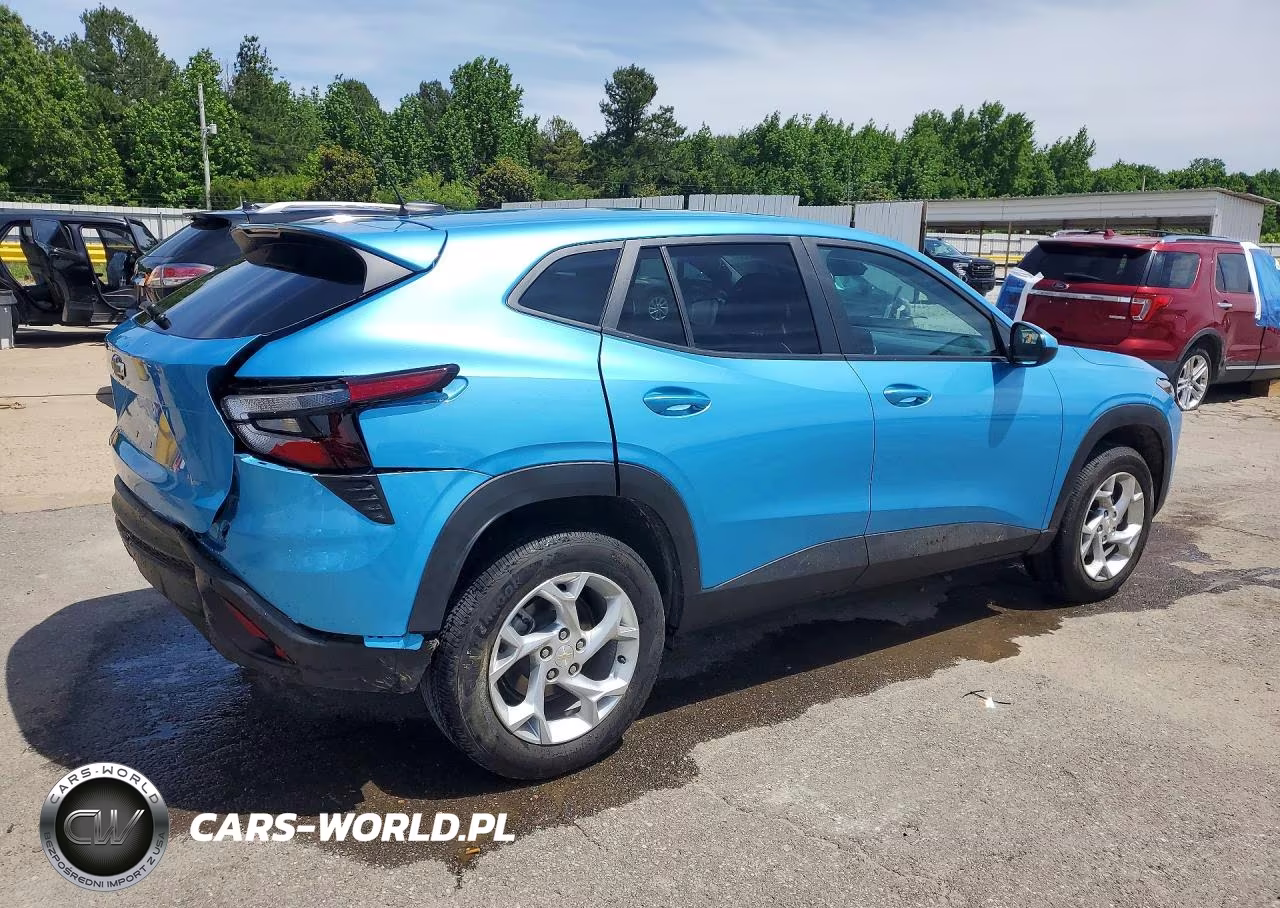 2025 Chevrolet Trax Ls VIN:KL77LFEPXSC030636 - 3