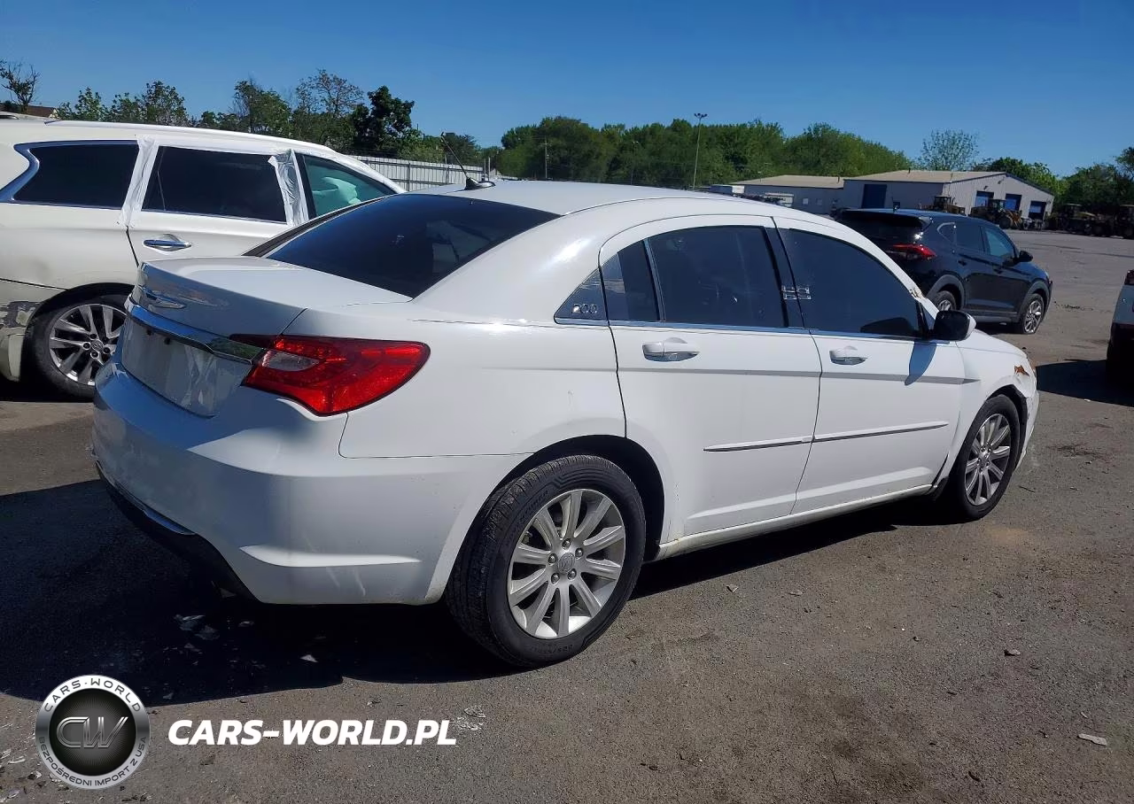 2013 Chrysler 200 Touring VIN:1C3CCBBG6DN743043 - 3