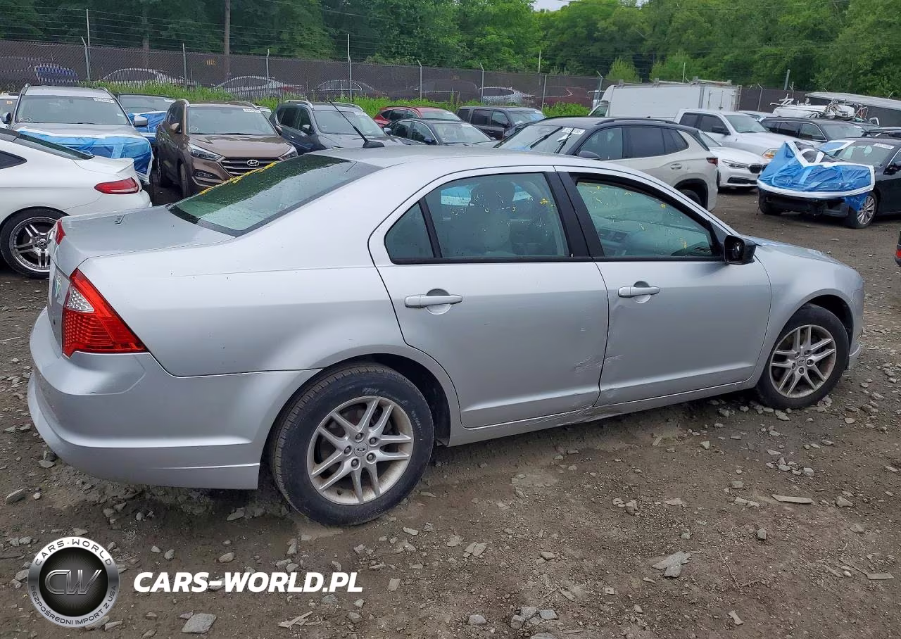 2012 Ford Fusion S VIN:3FAHP0GAXCR431825 - 3