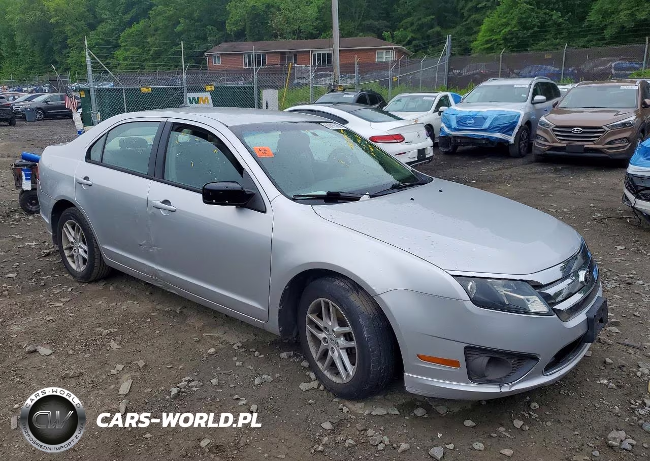 2012 Ford Fusion S VIN:3FAHP0GAXCR431825 - 4