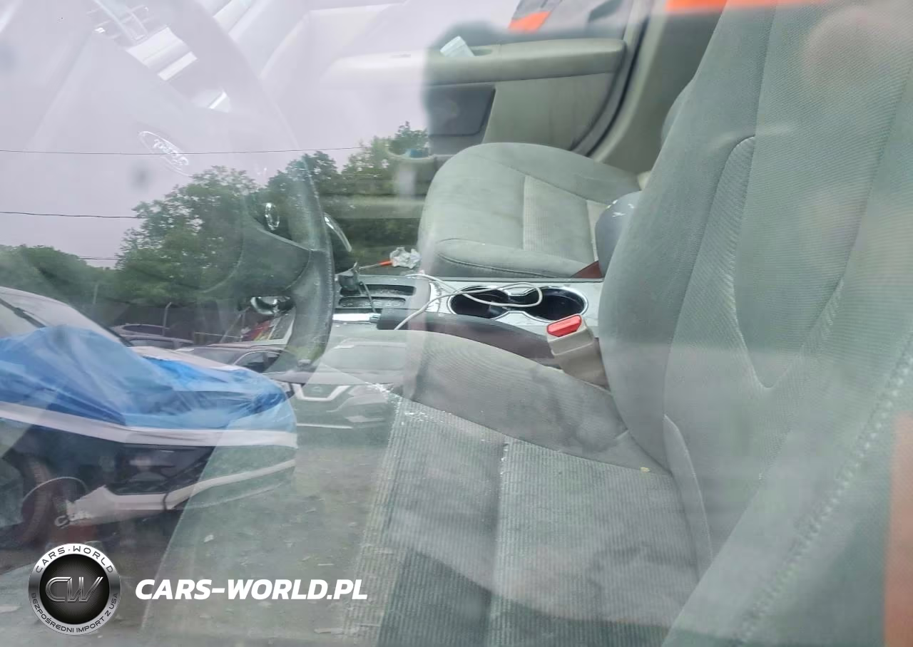 2012 Ford Fusion S VIN:3FAHP0GAXCR431825 - 7