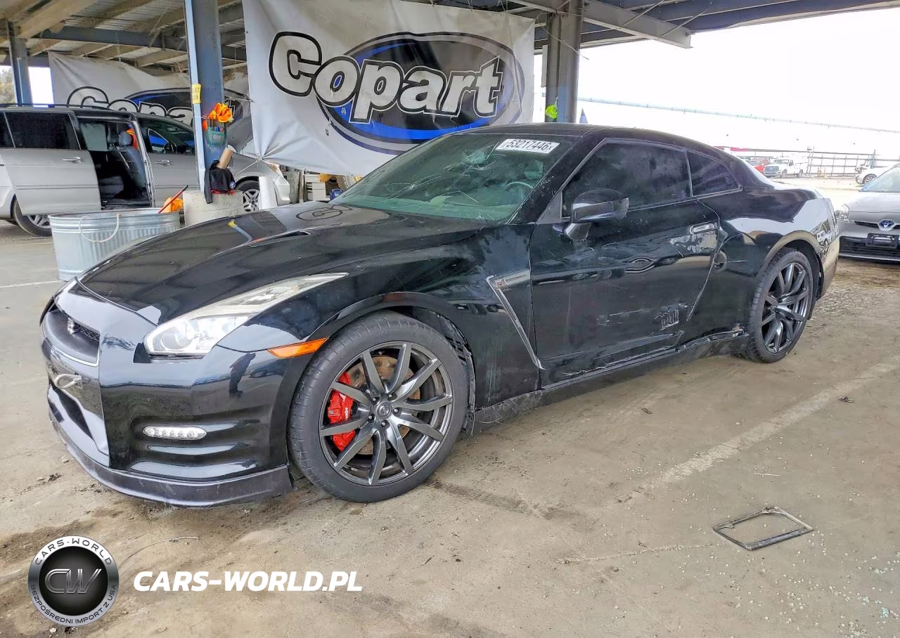 NISSAN GT-R PREMI