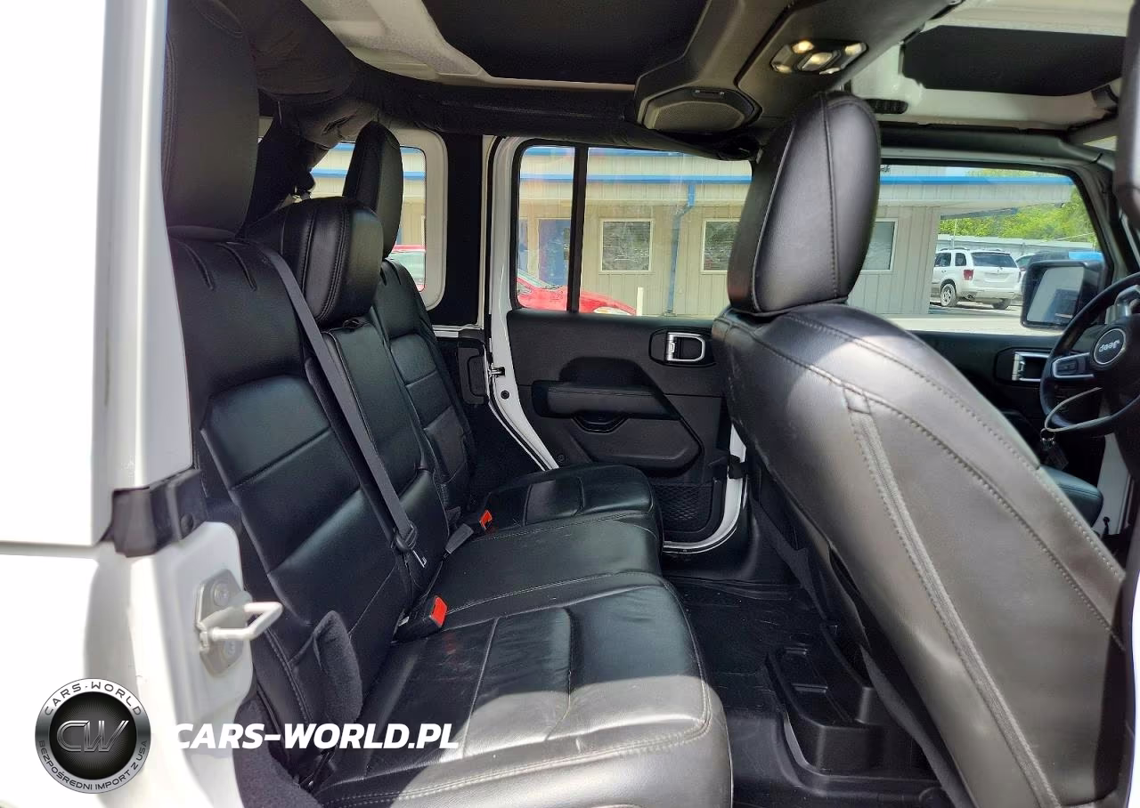 2020 Jeep Wrangler Unlimited Sahara VIN:1C4HJXEN5LW145288 - 10