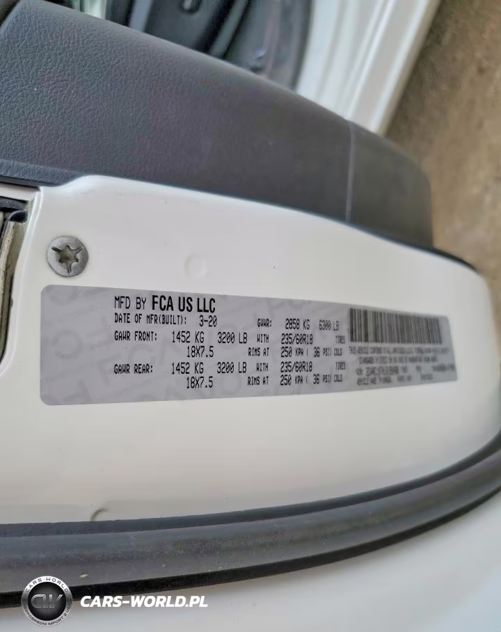 2020 Chrysler Pacifica Hybrid Limited VIN:2C4RC1N70LR199488 - 13