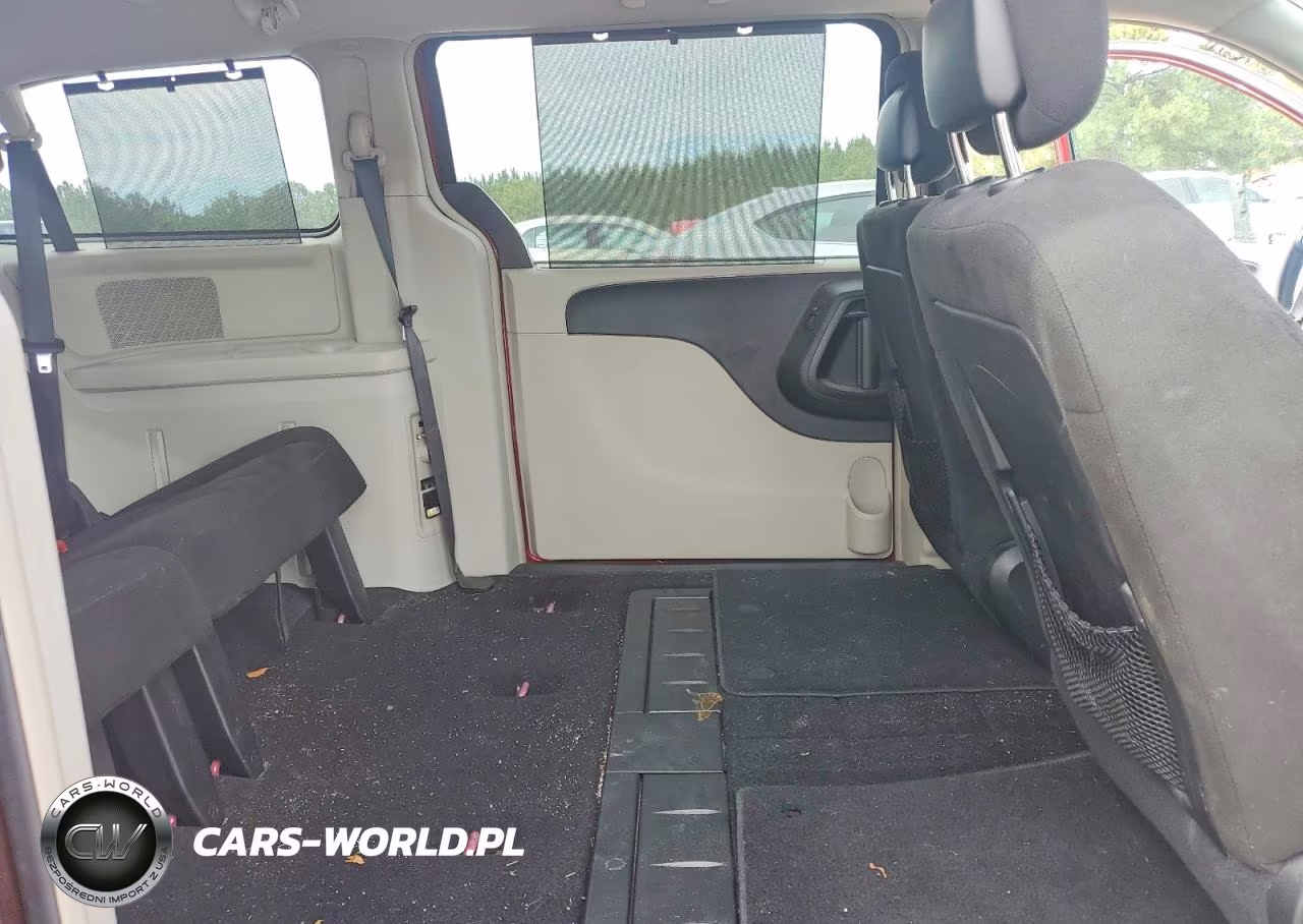 2015 Chrysler Town & Country Touring VIN:2C4RC1BG3FR515068 - 11