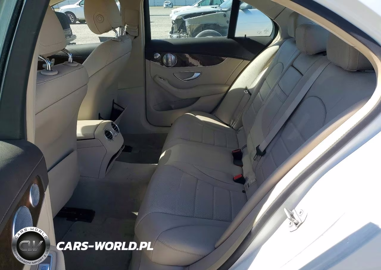 2015 Mercedes-Benz C 300 VIN:55SWF4JB4FU057049 - 10