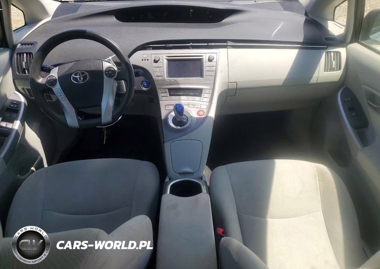 2012 Toyota Prius Three VIN:JTDKN3DU3C1570680 - 8