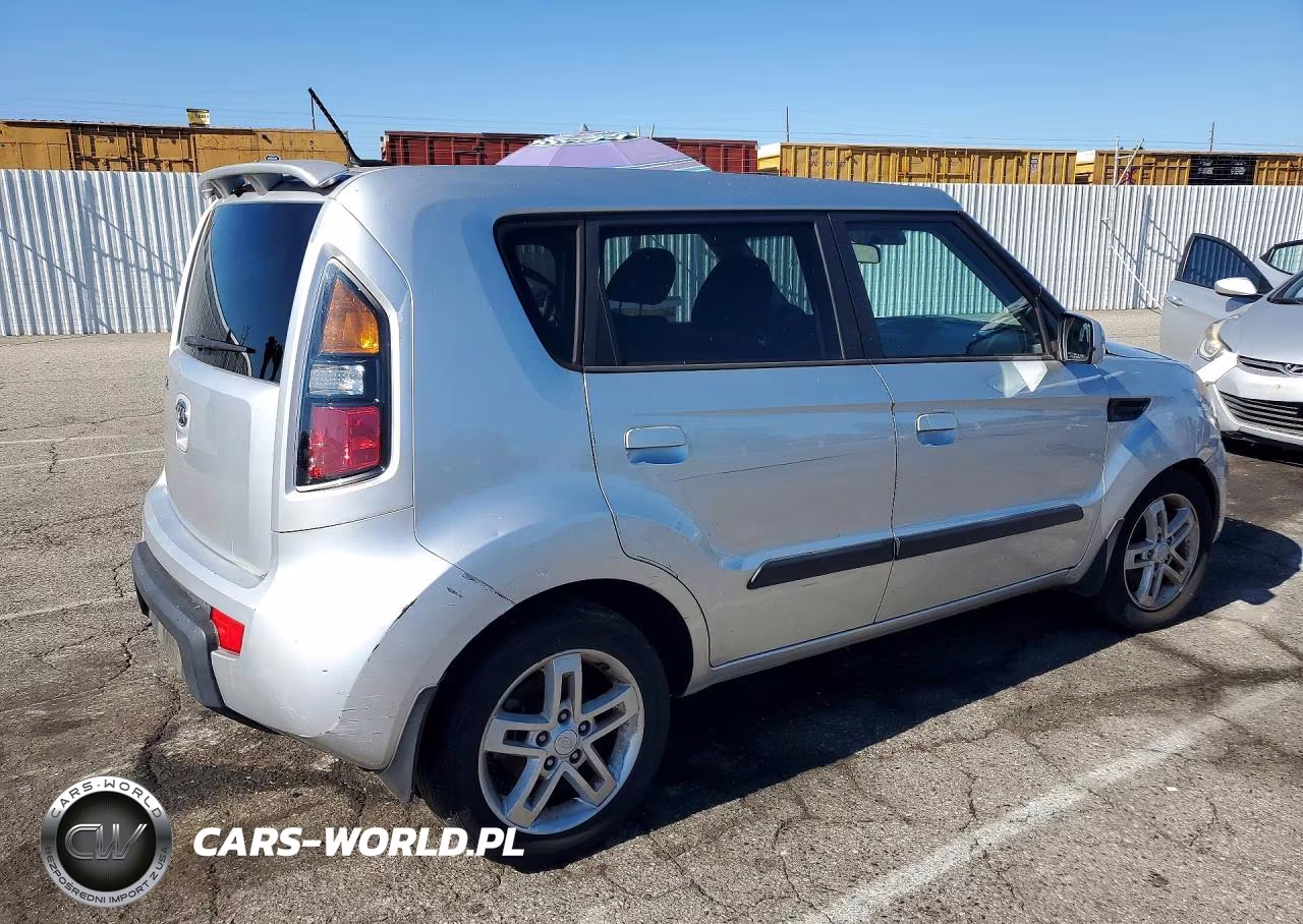 2010 Kia Soul + VIN:KNDJT2A24A7067829 - 3