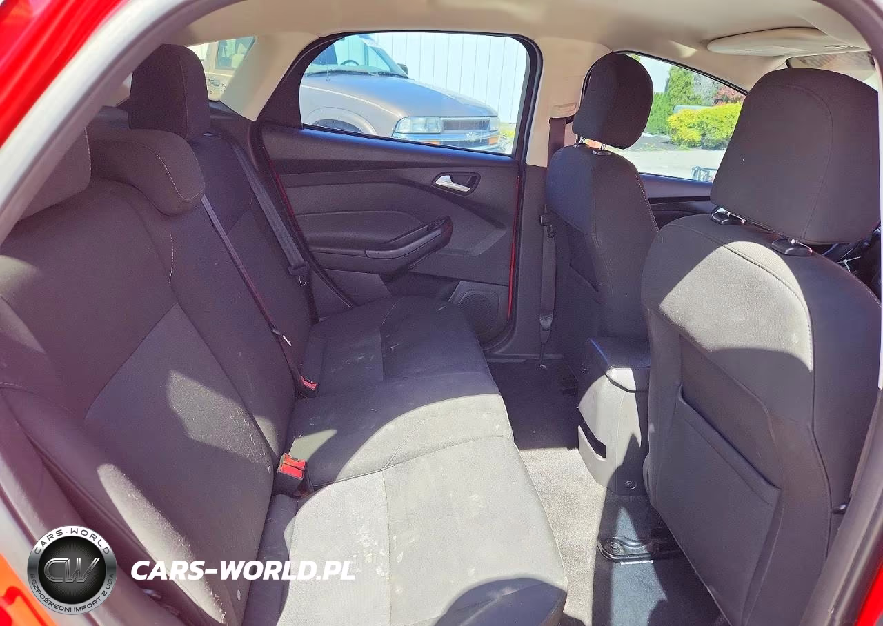 2015 Ford Focus Se VIN:1FADP3K27FL327988 - 10
