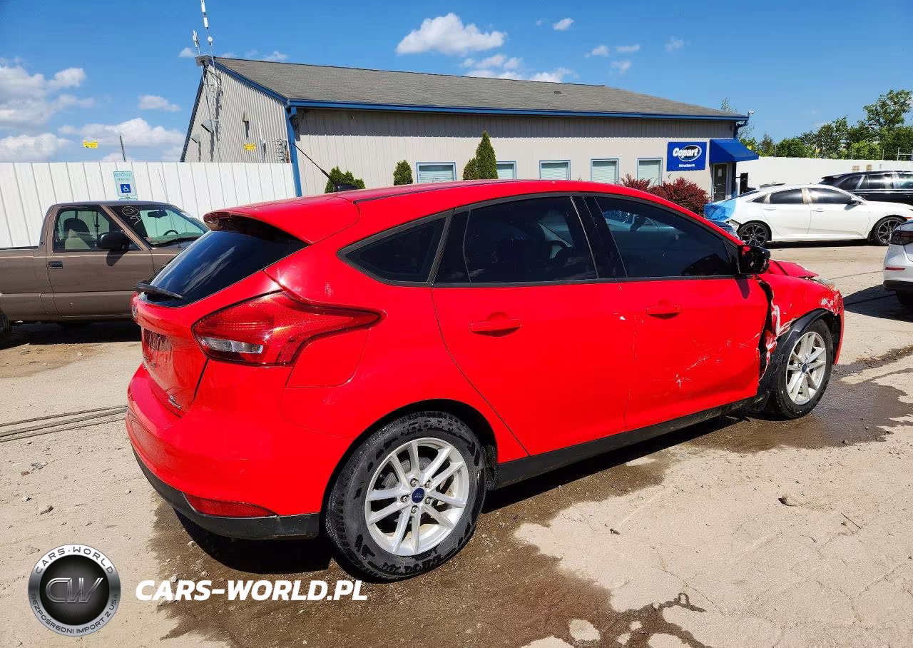 2015 Ford Focus Se VIN:1FADP3K27FL327988 - 3
