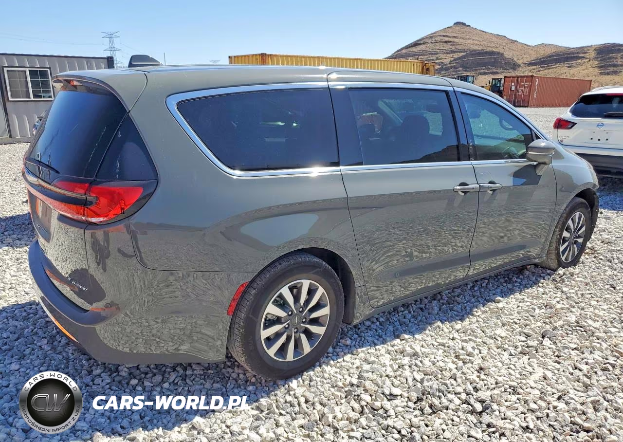 2022 Chrysler Pacifica Hybrid Touring L VIN:2C4RC1L78NR121093 - 3