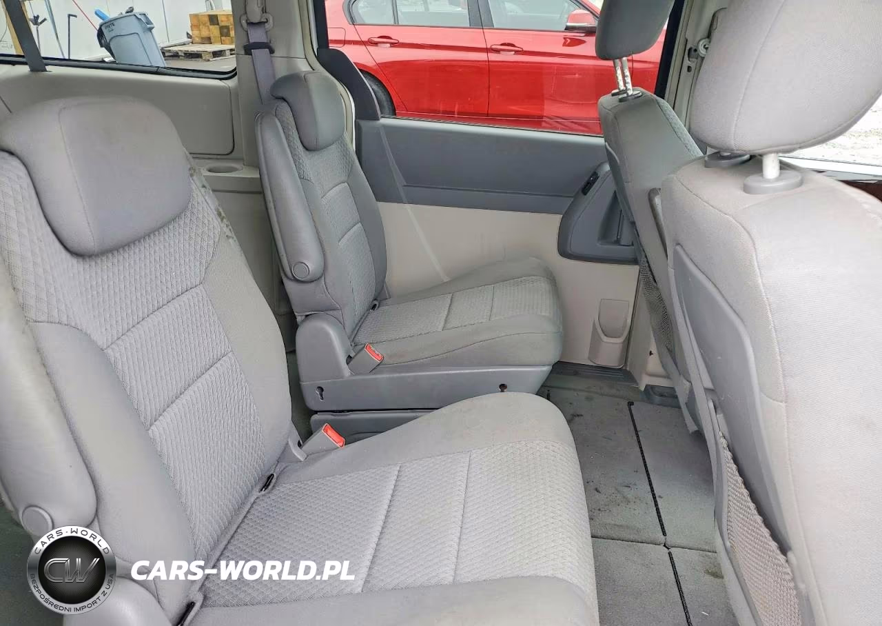 2010 Chrysler Town & Country Touring VIN:2A4RR5D17AR104483 - 11