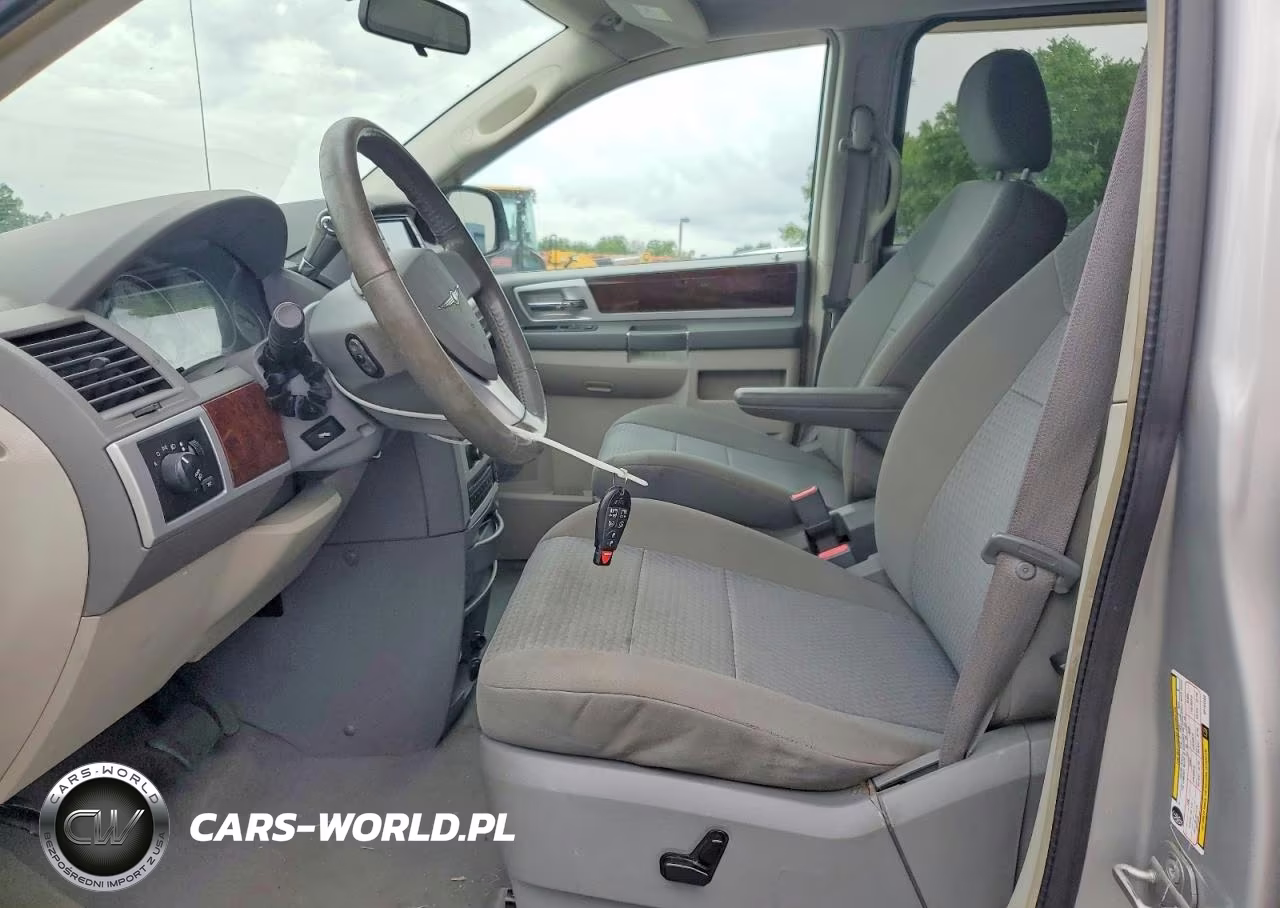 2010 Chrysler Town & Country Touring VIN:2A4RR5D17AR104483 - 7