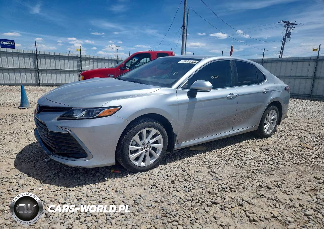 2022 Toyota Camry Le – zdjęcie 1 z 12