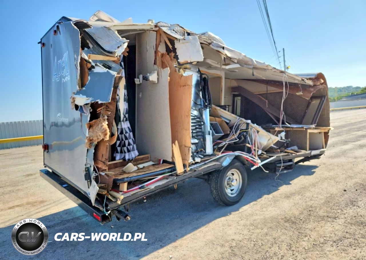 2018 Forest River Coachmen Apex Camper VIN:5ZT2CXHC1JL003351 - 4
