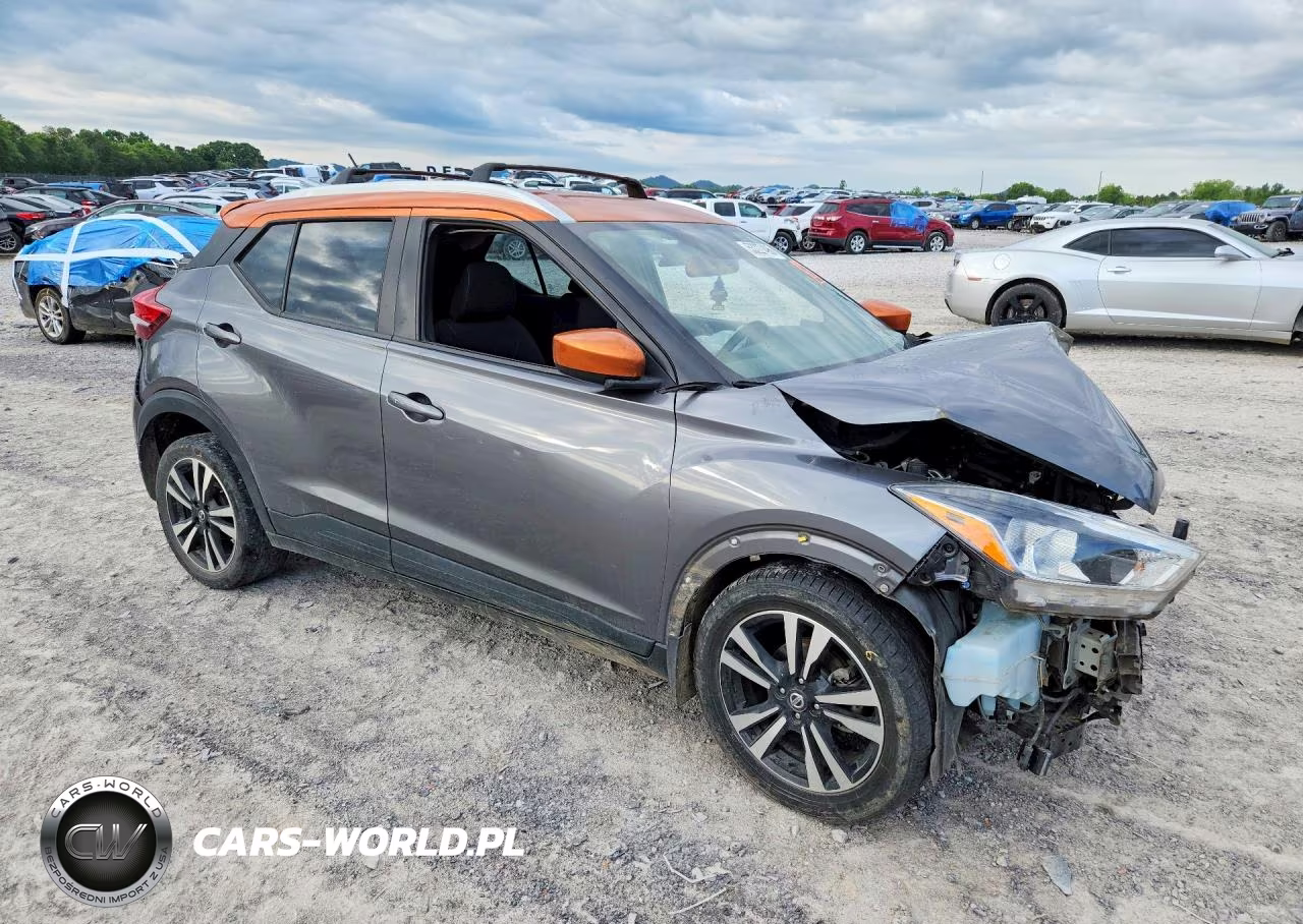 2018 Nissan Kicks Sv VIN:3N1CP5CUXJL524378 - 4