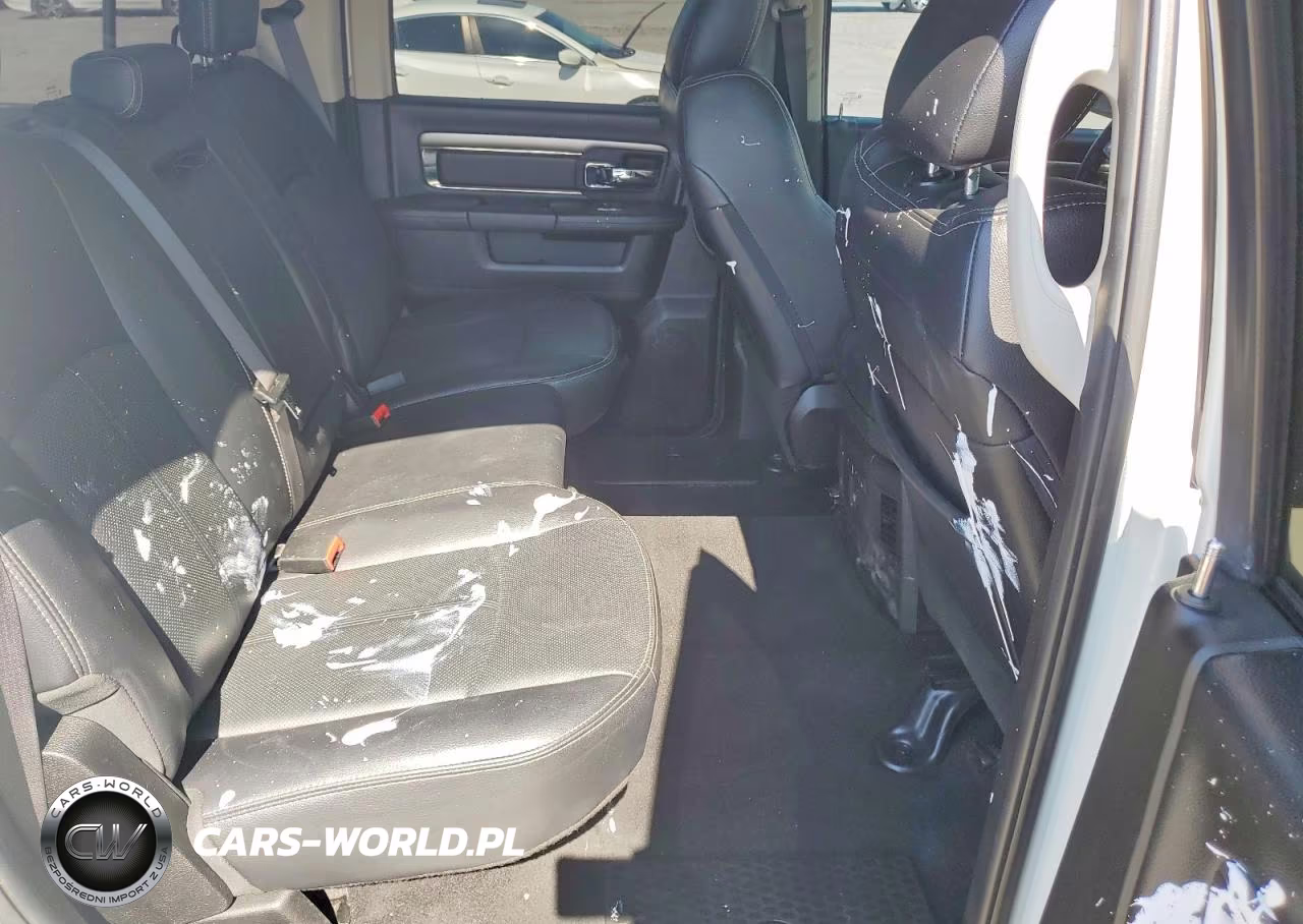 2018 Ram 2500 Laramie VIN:3C6UR5FJ0JG370163 - 10
