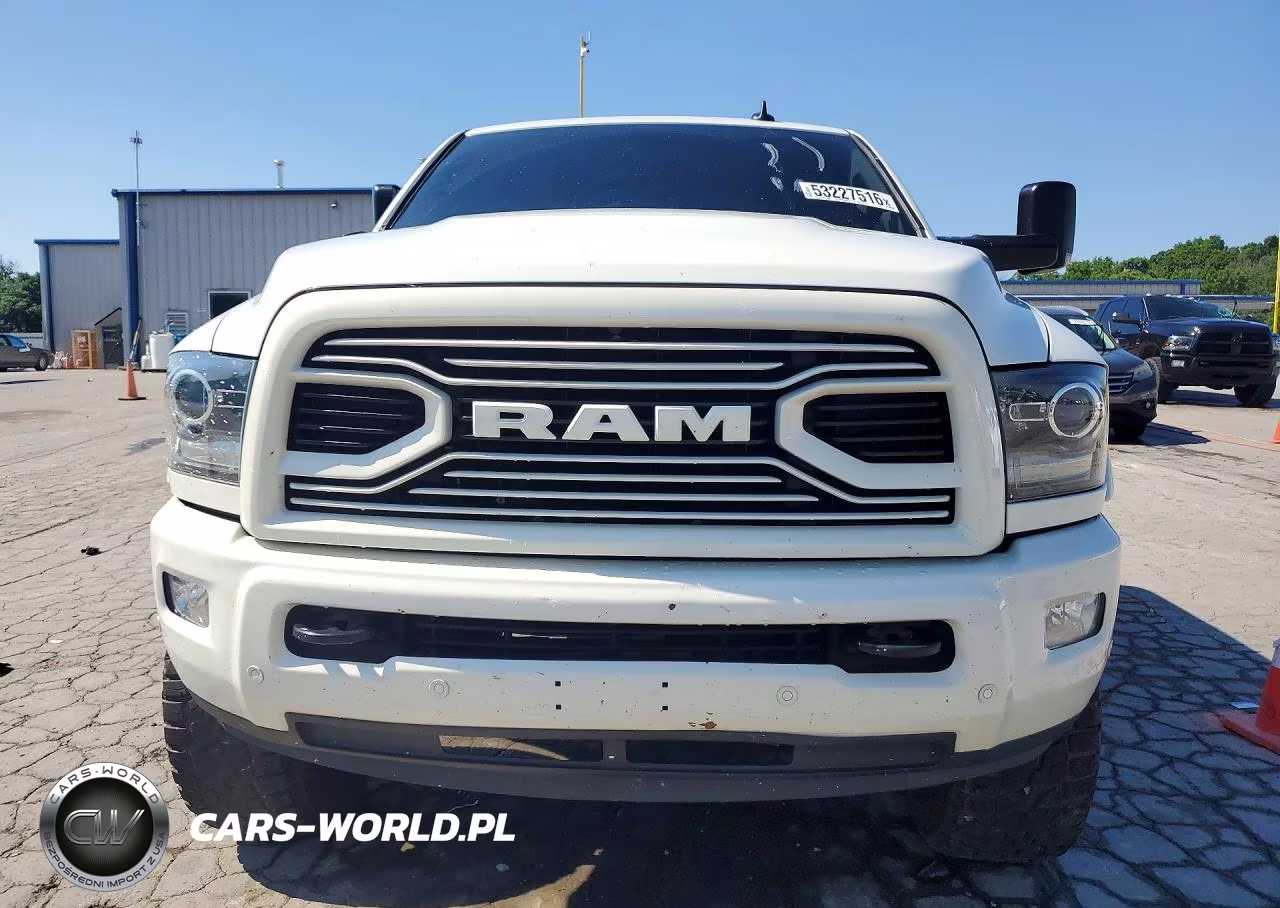 2018 Ram 2500 Laramie VIN:3C6UR5FJ0JG370163 - 5